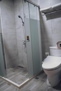 Koupelna v ubytování 漫森活民宿 + 12 fotografií