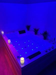 Fotografia z galérie ubytovania Narbnb - EDEN SUITE - Jacuzzi - Parking - Clim v destinácii Narbonne