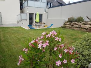 Vonkajšia záhrada v ubytovaní COTE JARDIN - CANCALE - GITE STANDING - PROCHE CENTRE ET PORT
