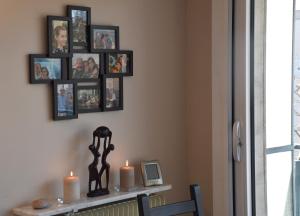 a table with two candles and pictures on a wall at Porte de Versailles in Issy-les-Moulineaux