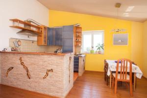 Köök või kööginurk majutusasutuses Apartman Iva