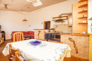 Köök või kööginurk majutusasutuses Apartman Iva
