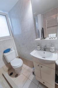 Kúpeľňa v ubytovaní Shiny Filis For 2 VIPGreece
