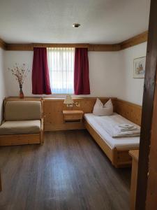 Postel nebo postele na pokoji v ubytování Historik Hotel Ochsen
