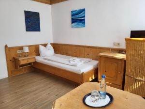 Postel nebo postele na pokoji v ubytování Historik Hotel Ochsen
