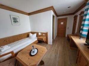 Postel nebo postele na pokoji v ubytování Historik Hotel Ochsen