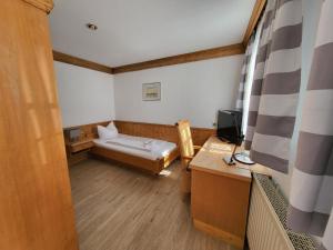 Postel nebo postele na pokoji v ubytování Historik Hotel Ochsen