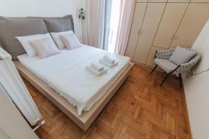 Posteľ alebo postele v izbe v ubytovaní Shiny Filis For 2 VIPGreece