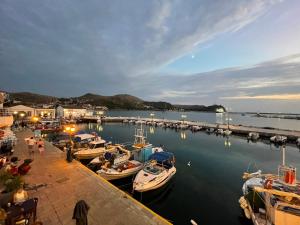 Gallery image of «ΑΓΝΑΝΤΙΟ l» Δωμάτιο με μοναδική θέα! in Mirina +24 photos