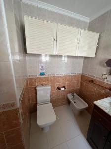 A bathroom at Chalet en La Barrosa, Piscina+BBQ+Grifo de Cerveza