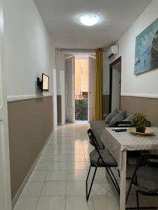 a living room with a table and a couch at La Nova apartment in Naples