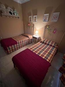 A bed or beds in a room at Chalet en La Barrosa, Piscina+BBQ+Grifo de Cerveza