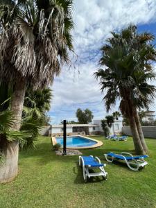 The swimming pool at or close to Chalet en La Barrosa, Piscina+BBQ+Grifo de Cerveza