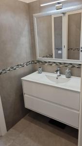 A bathroom at Dudi Apartment
