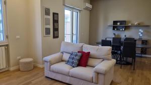 A seating area at Dudi Apartment