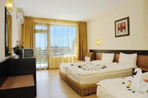 A bed or beds in a room at Hotel Iris