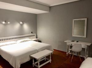 Hospedium Hotel Juan II客房内的一张或多张床位