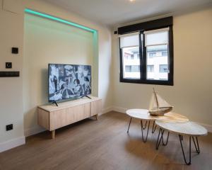 TV a/nebo společenská místnost v ubytování Apartamentos Arrigane nº licencia EBI01970