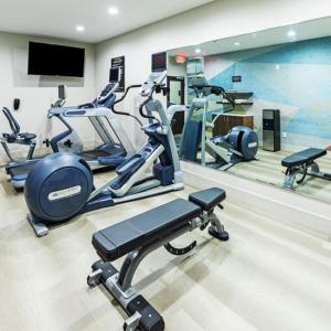 Fitnes centar i/ili fitnes sadržaji u objektu Candlewood Suites - Muskogee, an IHG Hotel