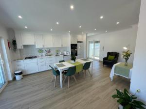 a kitchen and living room with a table and chairs at Alojamento S. Gabriel 1 in Monchique