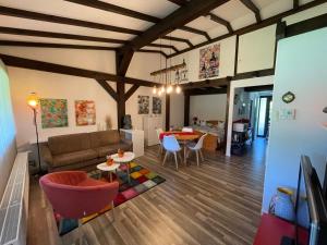 a living room with a couch and a table at Ferienwohnung Studio 5 in Siegsdorf