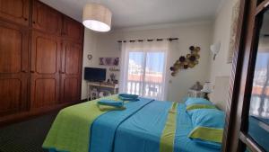 Postel nebo postele na pokoji v ubytování Quarto en-suite Casa Cristina