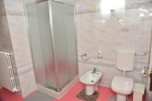 A bathroom at Casa Emanuela, Il nostro Nido d'amore