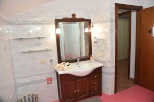 A bathroom at Casa Emanuela, Il nostro Nido d'amore