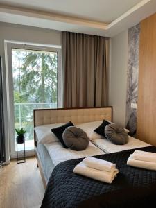 Ένα ή περισσότερα κρεβάτια σε δωμάτιο στο Family & Business Elegant Apartments ul Lotnicza Centrum Galeria Korona - 1 Bedroom, Terrace, Air Conditioning, Garage - NEW!