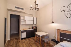 Kuchyň nebo kuchyňský kout v ubytování Wine Rock Hotel