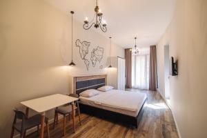 Postel nebo postele na pokoji v ubytování Wine Rock Hotel