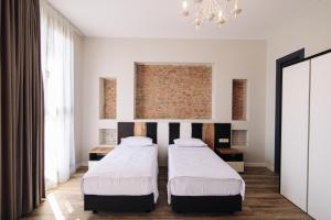Postel nebo postele na pokoji v ubytování Wine Rock Hotel