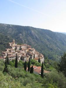 a village on top of a mountain at Mas Thomasine Séjour Romantique au calme in Peillon