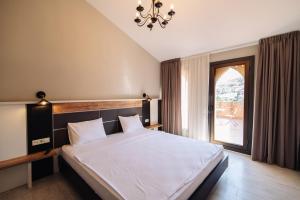 Postel nebo postele na pokoji v ubytování Wine Rock Hotel