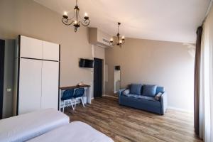 TV a/nebo společenská místnost v ubytování Wine Rock Hotel