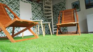 two chairs sitting on the grass in a room at Le T-Top in La Trinité-sur-Mer