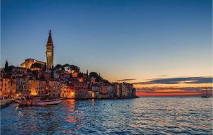 Zdjęcie z galerii obiektu Awesome Home In Rovinj With Kitchen w Rovinj