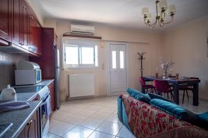 Imagen de la galería de Erifili Luxury Apartment, en Samos