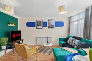 Predel za sedenje v nastanitvi 30 percent OFF! Emerald 3 Bed Gem in Southampton