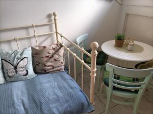 Säng eller sängar i ett rum på Kardos Residence Siófok