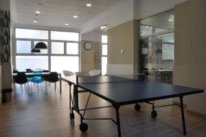 Stolný tenis v ubytovaní Residencia Universitaria Resa Blas De Otero alebo v jeho okolí