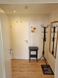 a room with a white door and a table at (Ferien-)Wohnung im schönen Fichtelgebirge in Marktredwitz