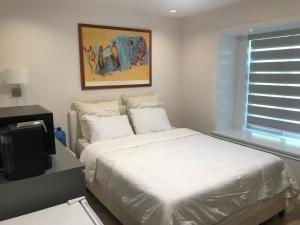 Katil atau katil-katil dalam bilik di Holland Villa Vancouver