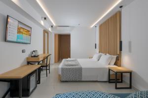 Postel nebo postele na pokoji v ubytování Oceanis Beach Hotel