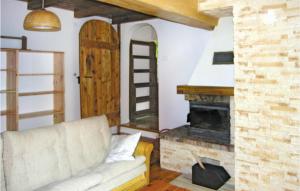 Svetainės erdvė apgyvendinimo įstaigoje Awesome Home In Szemud With 2 Bedrooms And Sauna