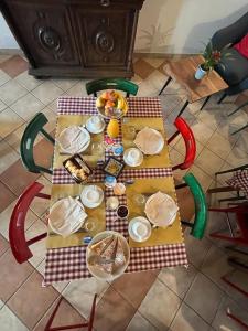 Jedlo v ubytovaní bed & breakfast alebo blízkom okolí