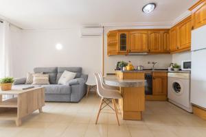 Kuchyň nebo kuchyňský kout v ubytování Apartamento con piscina a 250m de la playa