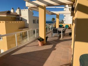 Balkón alebo terasa v ubytovaní Spectacular penthouse in front of the sea, 200 m2 terrace - Arruzafa Playa