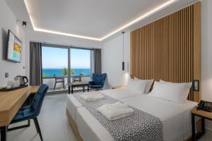 Postel nebo postele na pokoji v ubytování Oceanis Beach Hotel