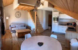 Kuchyňa alebo kuchynka v ubytovaní Studio Ptilou B36 2/4 pers. avec vue